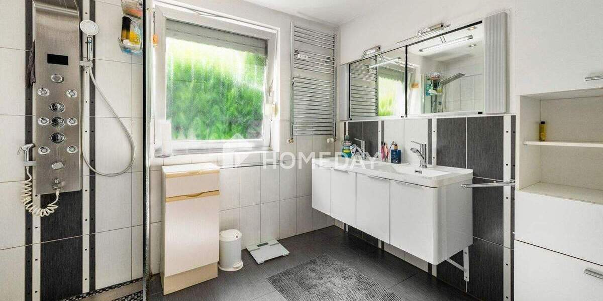 Modernisierte Erdgeschosswohnung mit Kamin, Massagedusche & privatem Garten - Wohnen mit Stil 3 zimmer