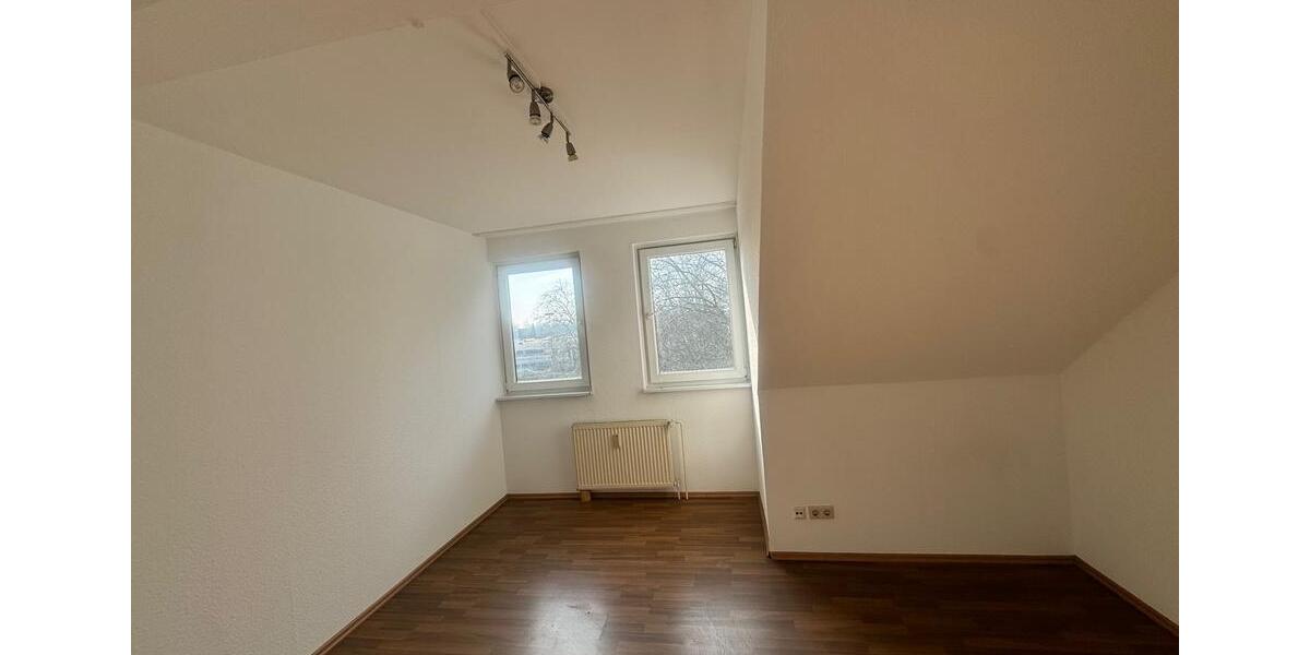 Dachgeschoßwohnung Duisburg Mittelmeiderich - 3 Zimmer, 66 m&sup2;, 750&euro; | Angebot:26165974