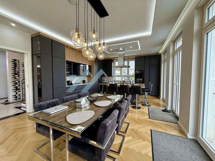 Haus zum Mieten in Potsdam 7.500 € 300 m²