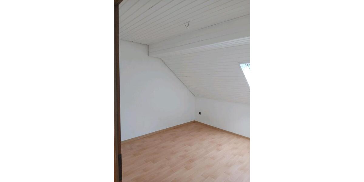 Dachgeschoßwohnung Gladbeck Alt-Rentfort - 3 Zimmer, 60 m&sup2;, 500&euro; | Angebot:27609211
