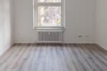 Renovierte helle 3-Zimmer-Wohnung im 1. OG zu vermieten! zimmer