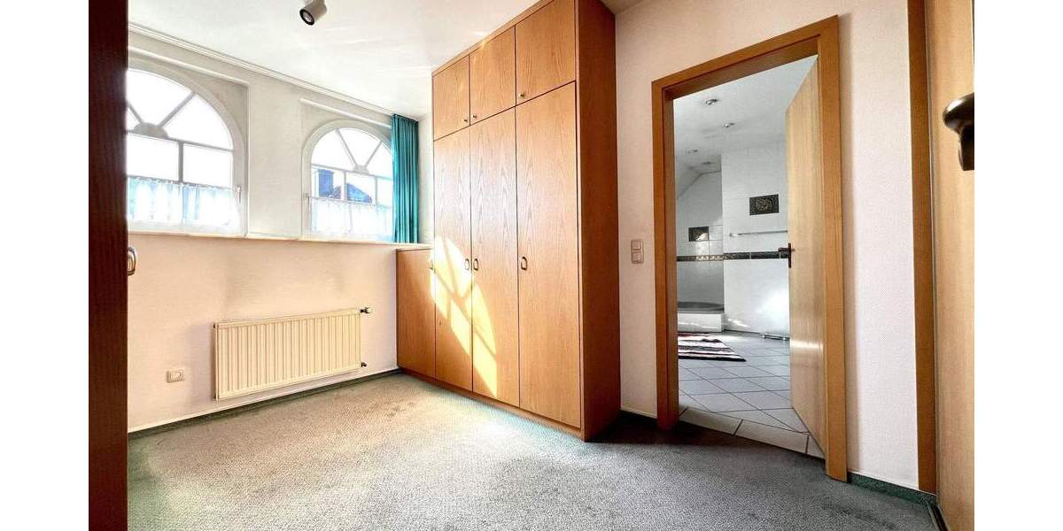 Einfamilienhaus Gladbeck Mitte - 9 Zimmer, 307 m&sup2;, 930.000&euro; | Angebot:25190761