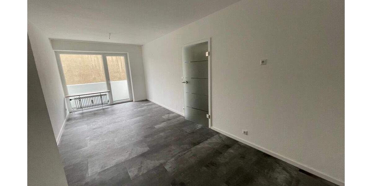 Wohnen am Duisburger Kaiserberg: großzügig aufgeteilte, vor 3 Jahren modernisierte 3- Zimmer-Wohnung (zwei Balkone). 3 zimmer