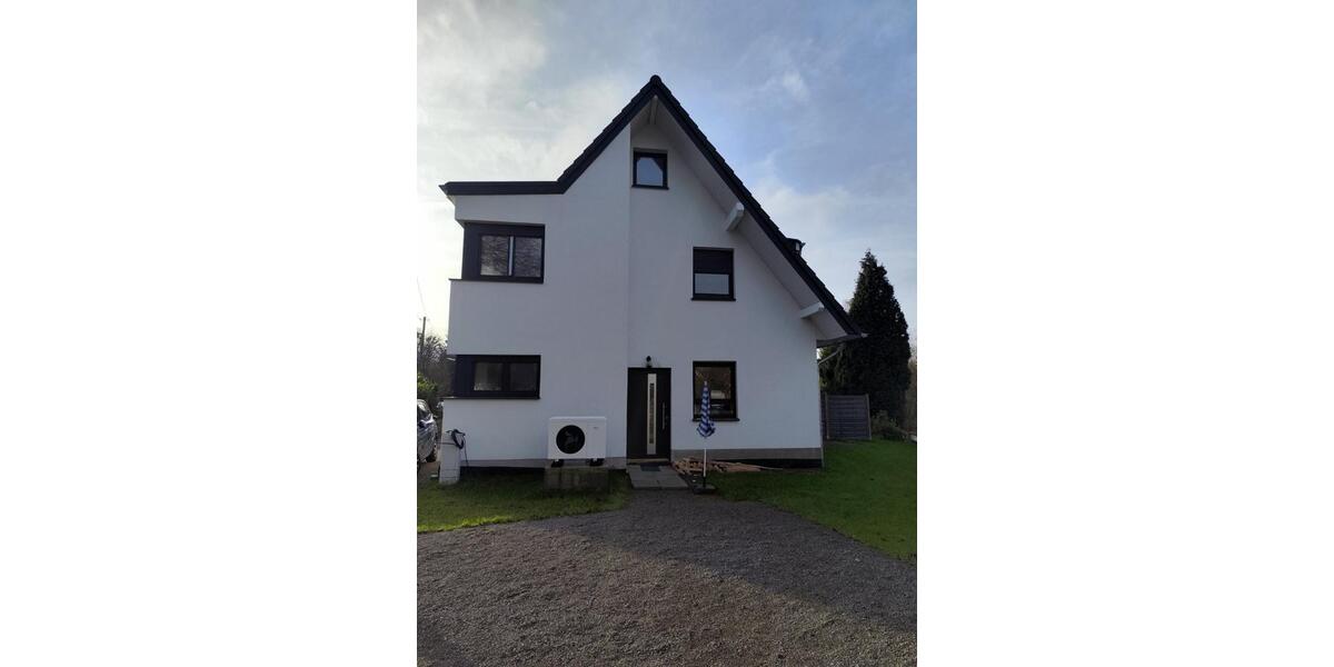 Doppelhaushälfte Essen Stadtbezirk VIII - 5.5 Zimmer, 134 m&sup2;, 2.300&euro; | Angebot:24130141