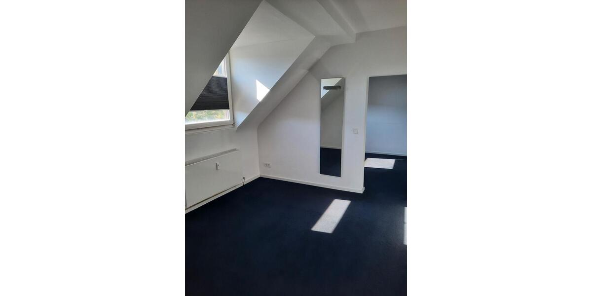 Dachgeschoßwohnung Essen Stadtbezirk II - 5 Zimmer, 124 m&sup2;, 1.470&euro; | Angebot:27621026